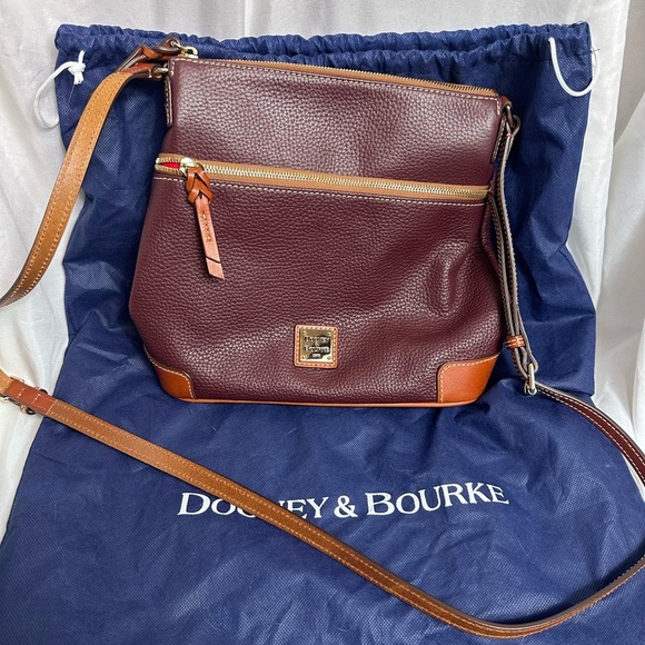 Dooney and Bourke pebbled leather burgundy crossbody bag - Picture 4 of 14
